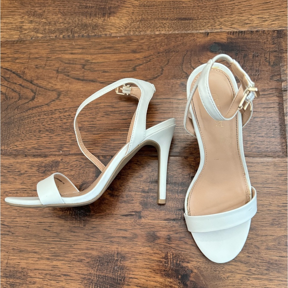Abound white heels size 6